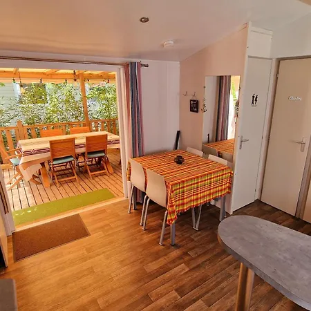 Mobil-home 3 Climatise, Entierement Equipe Dans Un Familial, Ideal Pour Des Reussies En Famille Ou Entre Amis Campsite