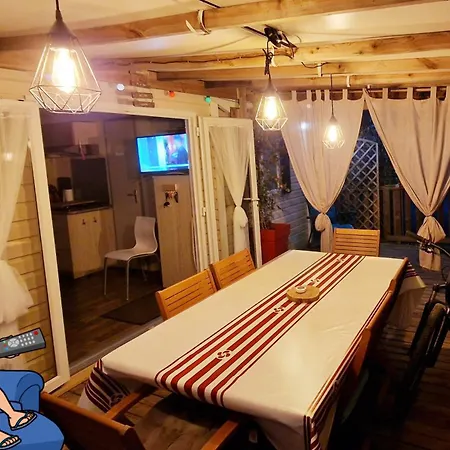 Campsite Mobil-home 3 Climatise, Entierement Equipe Dans Un Familial, Ideal Pour Des Reussies En Famille Ou Entre Amis